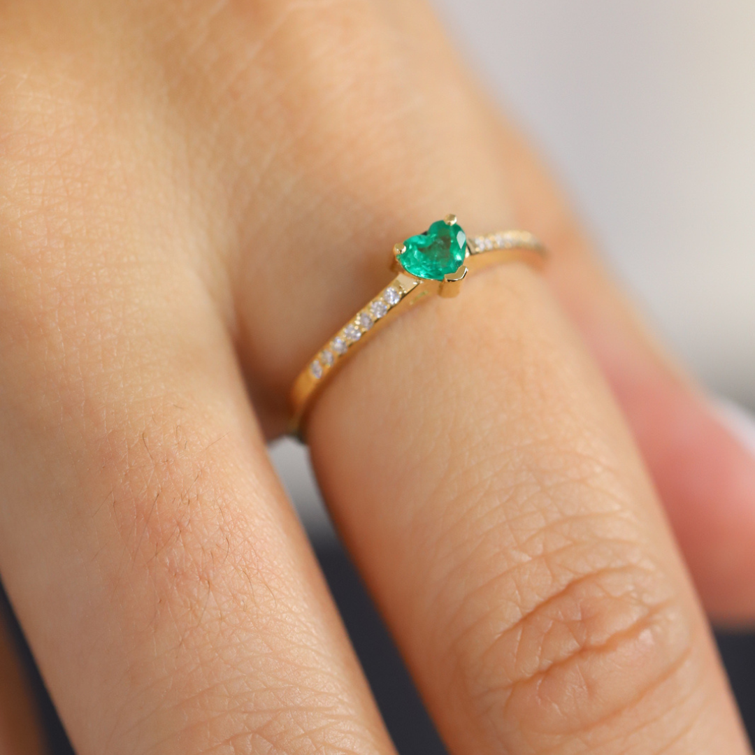 Anillo corazon esmeralda