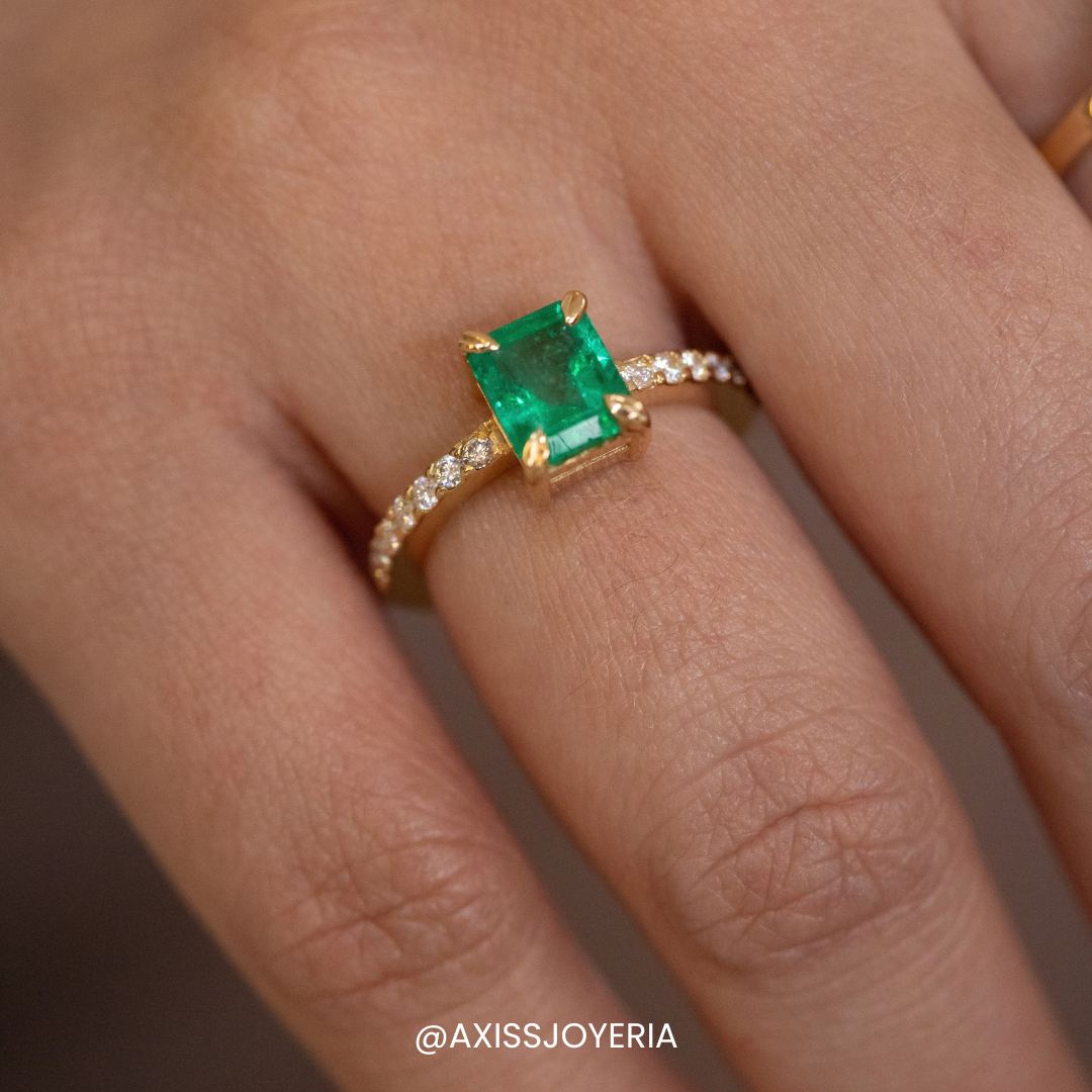 Anillo en oro 18K, Esmeralda Natural (Bajo fabricacion)