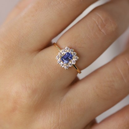 Anillo azul con circones