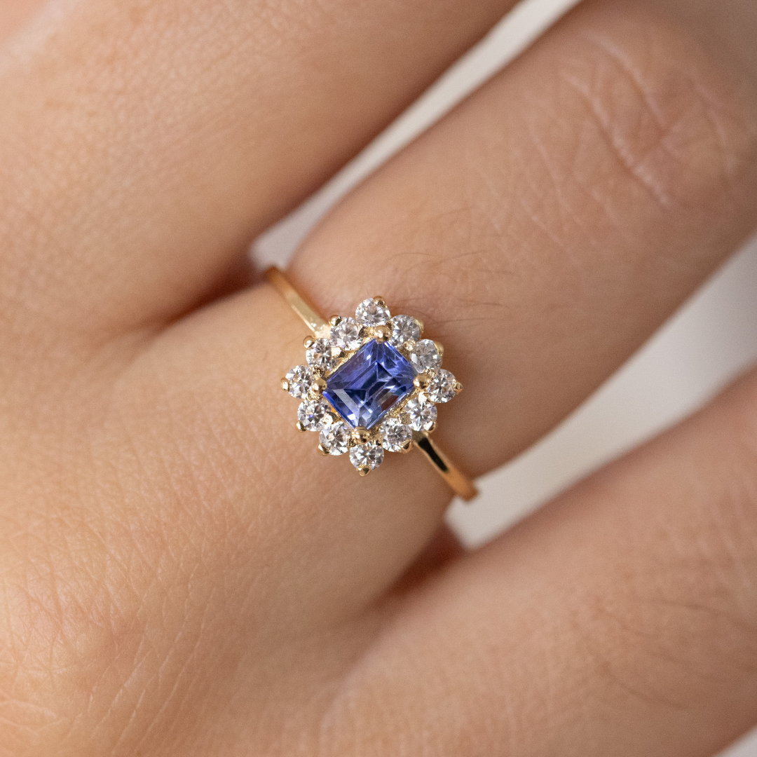 Anillo azul con circones