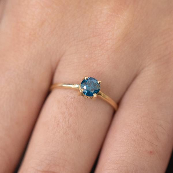 Anillo azul redondo