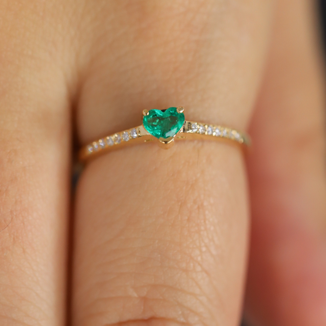 Anillo corazon esmeralda