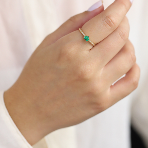 Anillo corazon esmeralda