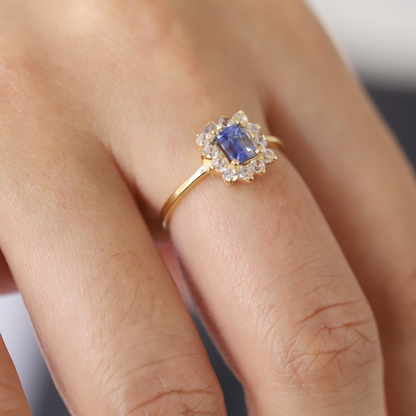 Anillo azul con circones